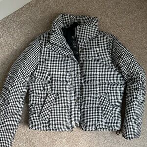 Hollister houndstooth puffer jacket
